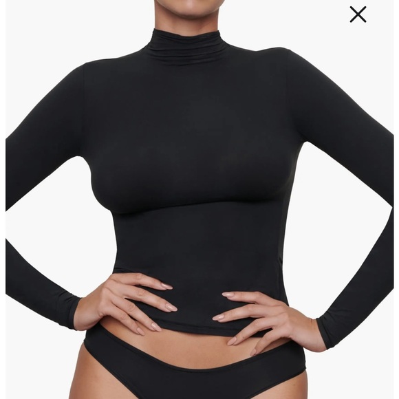 NWOT Skims Fits Everybody Turtleneck Top - Picture 1 of 4